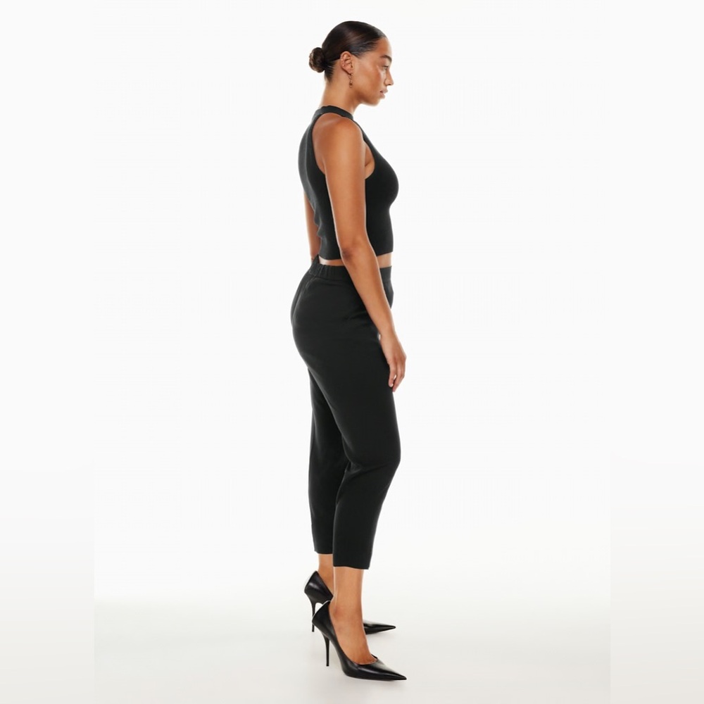 ARITZIA BABATON Conan Cropped Pant
Cropped crepe trousers black workwear 4
